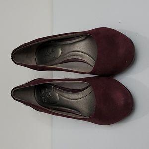 Life Stride Burgundy Heels